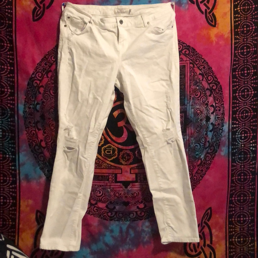 white plus size torrid jeans ☀️